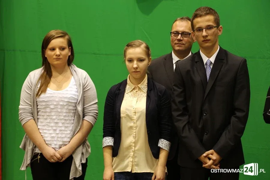 Uczniowie z powiatu nagrodzeni (zdjęcia, wideo)