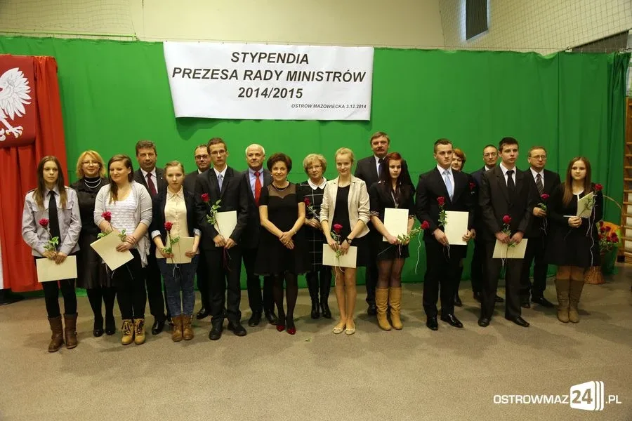 Uczniowie z powiatu nagrodzeni (zdjęcia, wideo)