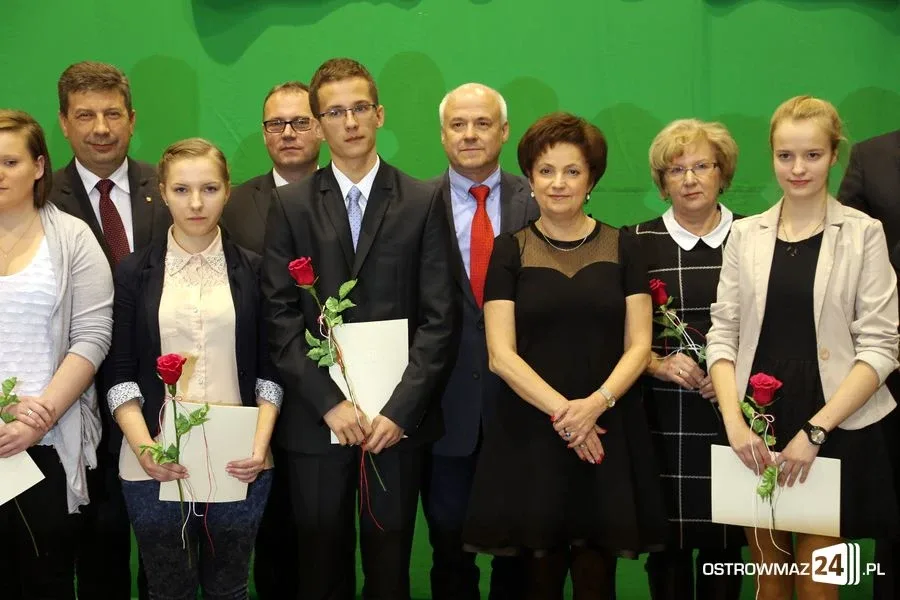 Uczniowie z powiatu nagrodzeni (zdjęcia, wideo)