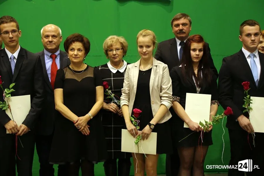 Uczniowie z powiatu nagrodzeni (zdjęcia, wideo)
