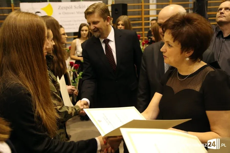 Uczniowie z powiatu nagrodzeni (zdjęcia, wideo)