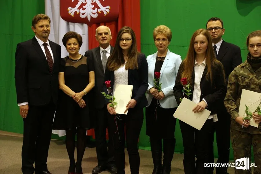 Uczniowie z powiatu nagrodzeni (zdjęcia, wideo)