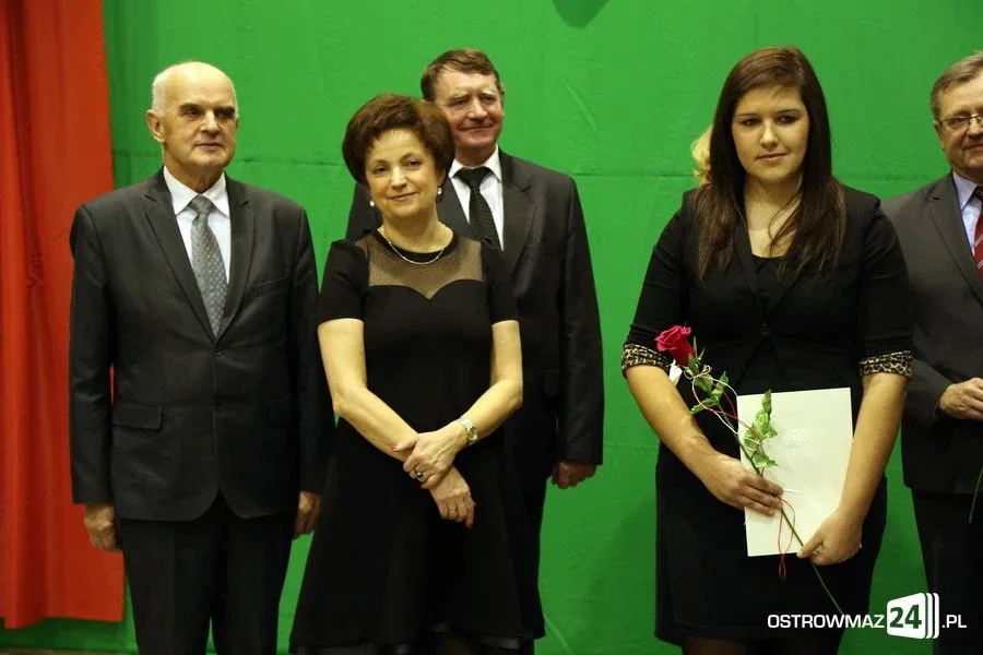 Uczniowie z powiatu nagrodzeni (zdjęcia, wideo)