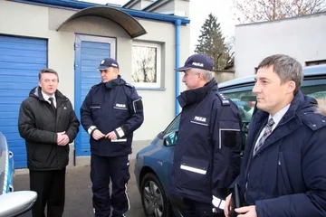 Nowy radiowóz w ostrowskiej komendzie (zdjęcia)