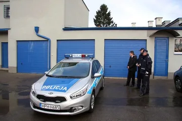 Nowy radiowóz w ostrowskiej komendzie (zdjęcia)