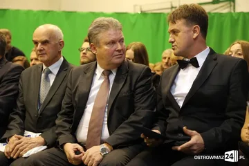 Uczniowie z powiatu nagrodzeni (zdjęcia, wideo)