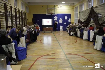 Andrzejkowe wróżby słuchaczy UTW (zdjęcia)