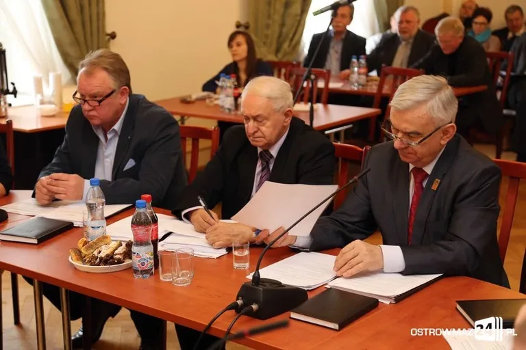 Radni jednogłośnie uchwalili budżet (zdjęcia, wideo)