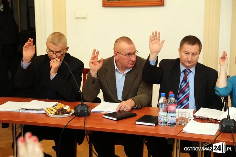 Radni jednogłośnie uchwalili budżet (zdjęcia, wideo)