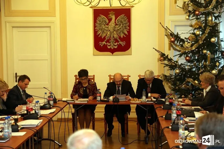 Radni jednogłośnie uchwalili budżet (zdjęcia, wideo)