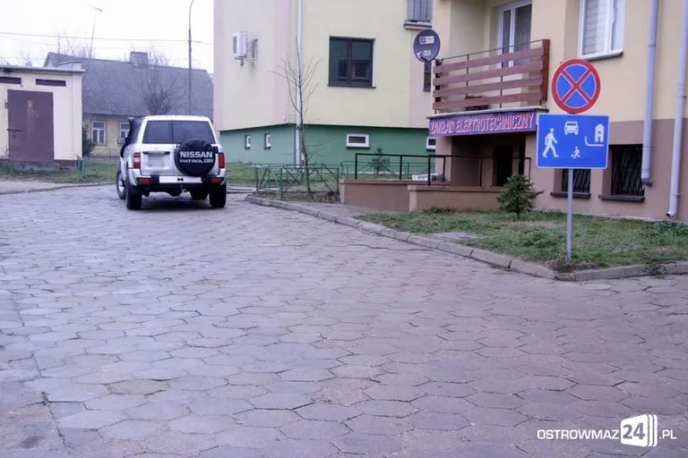 Kolejni mistrzowie parkowania (zdjęcia)