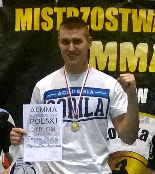 Złoto w MMA ostrowskiego 'goryla' (zdjęcia)