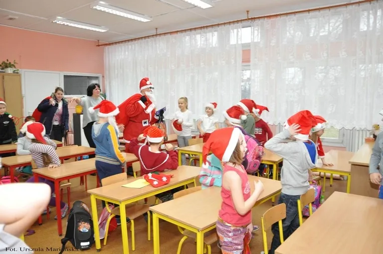 Spotkanie z Mikołajem w ostrowskiej szkole (zdjęcia)