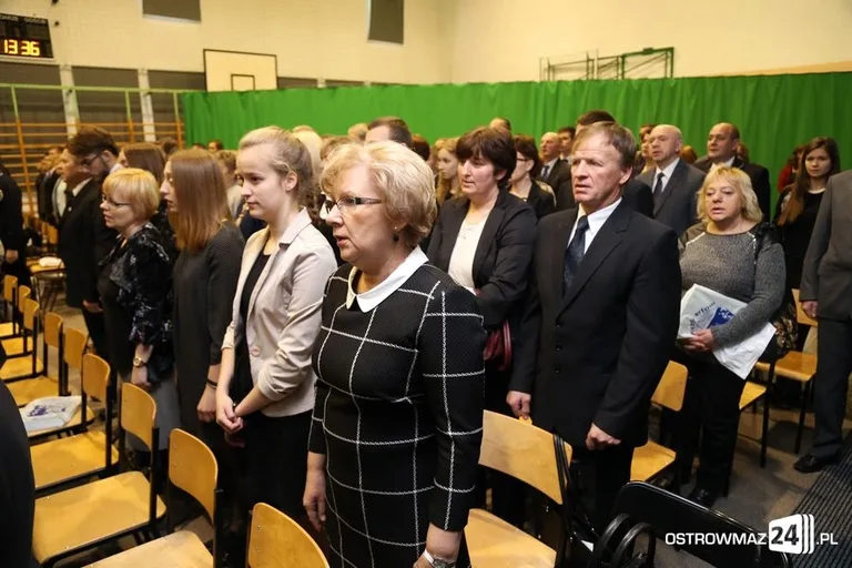 Uczniowie z powiatu nagrodzeni (zdjęcia, wideo)