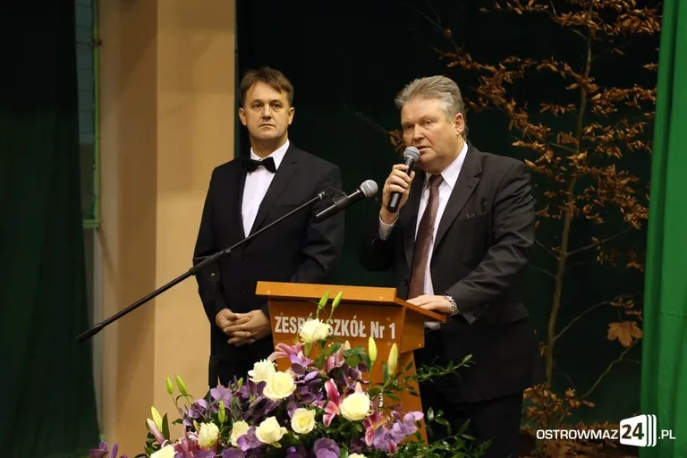 Uczniowie z powiatu nagrodzeni (zdjęcia, wideo)