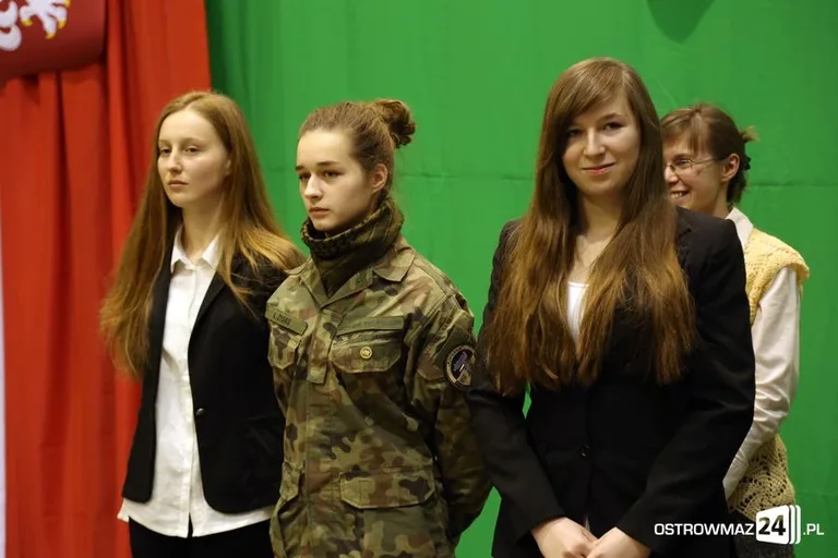 Uczniowie z powiatu nagrodzeni (zdjęcia, wideo)