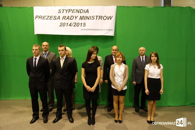 Uczniowie z powiatu nagrodzeni (zdjęcia, wideo)