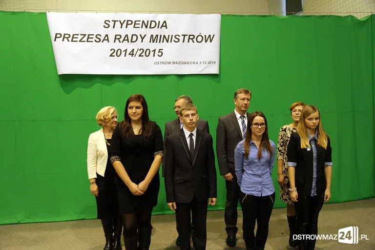 Uczniowie z powiatu nagrodzeni (zdjęcia, wideo)