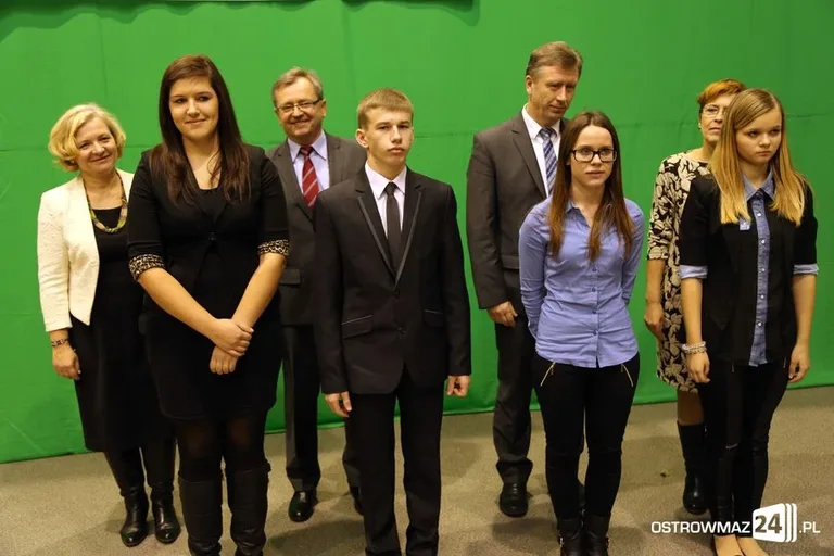 Uczniowie z powiatu nagrodzeni (zdjęcia, wideo)