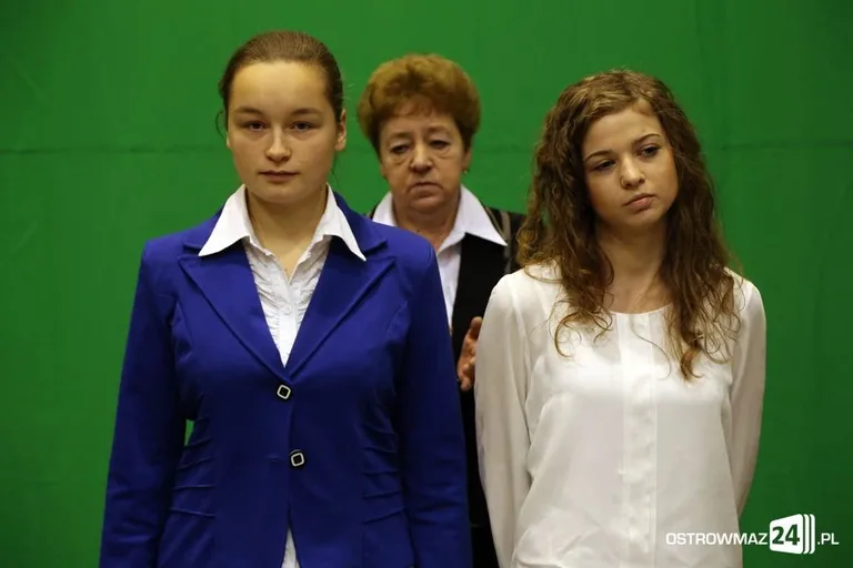 Uczniowie z powiatu nagrodzeni (zdjęcia, wideo)