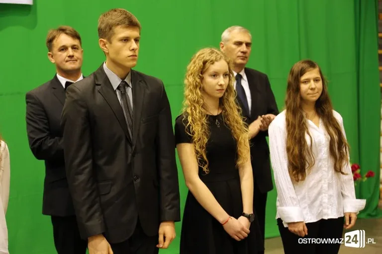 Uczniowie z powiatu nagrodzeni (zdjęcia, wideo)