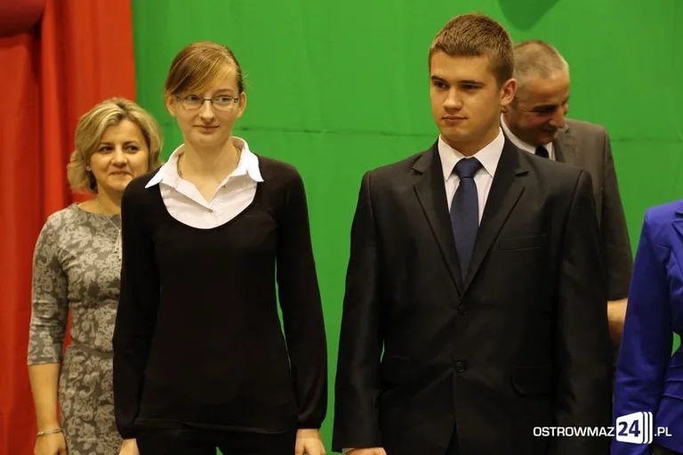 Uczniowie z powiatu nagrodzeni (zdjęcia, wideo)