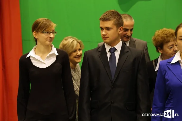 Uczniowie z powiatu nagrodzeni (zdjęcia, wideo)