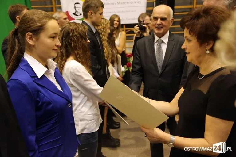 Uczniowie z powiatu nagrodzeni (zdjęcia, wideo)