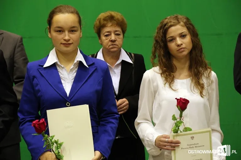 Uczniowie z powiatu nagrodzeni (zdjęcia, wideo)