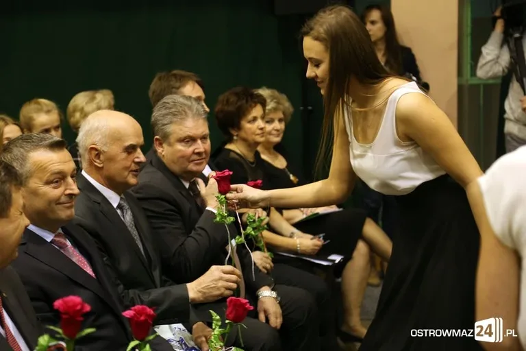 Uczniowie z powiatu nagrodzeni (zdjęcia, wideo)