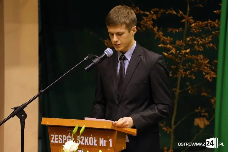 Uczniowie z powiatu nagrodzeni (zdjęcia, wideo)