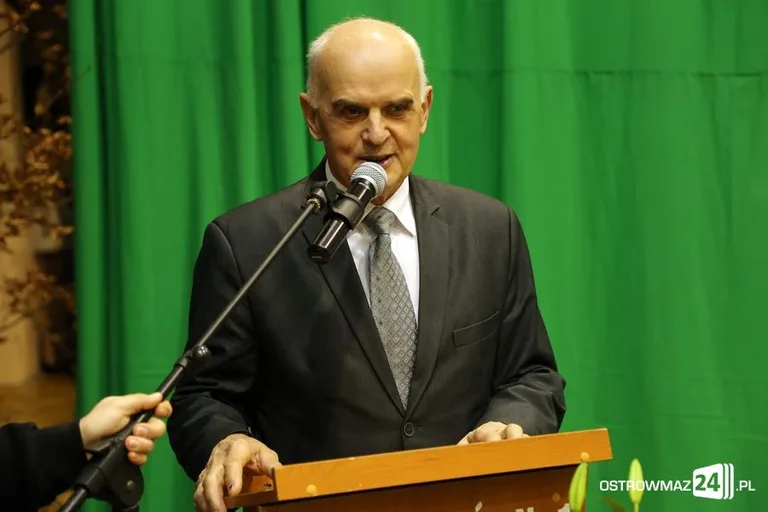 Uczniowie z powiatu nagrodzeni (zdjęcia, wideo)