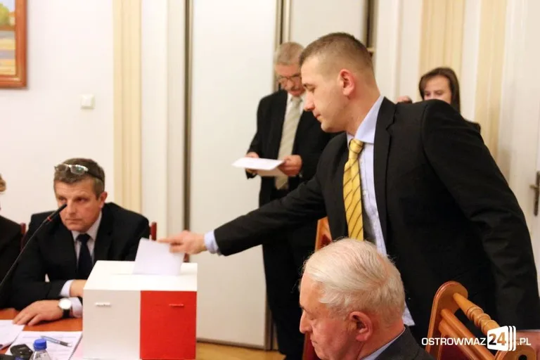 Rada miasta z nowym przewodniczącym (zdjęcia, wideo)