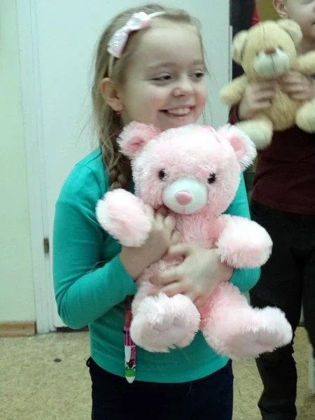Pluszowy miś w małej szkole (zdjęcia)