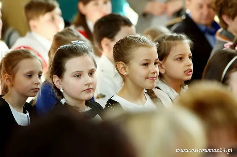 Święto szkoły podstawowej (zdjęcia, wideo)