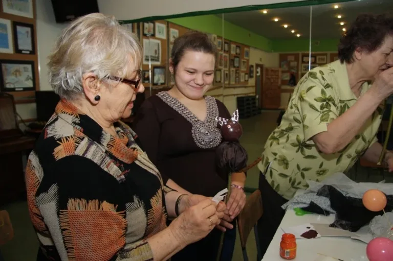 Warsztaty kukiełkowe w domu kultury (zdjęcia)