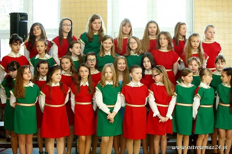 Święto szkoły podstawowej (zdjęcia, wideo)