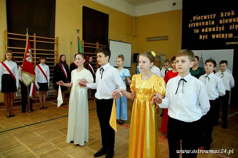 Święto szkoły podstawowej (zdjęcia, wideo)