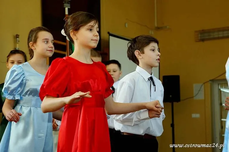 Święto szkoły podstawowej (zdjęcia, wideo)