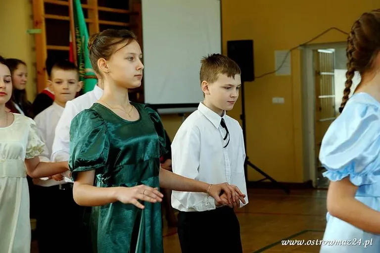 Święto szkoły podstawowej (zdjęcia, wideo)