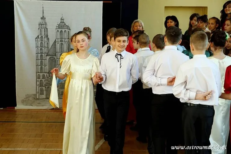Święto szkoły podstawowej (zdjęcia, wideo)