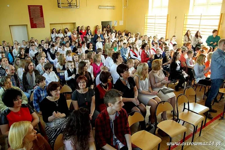 Święto szkoły podstawowej (zdjęcia, wideo)