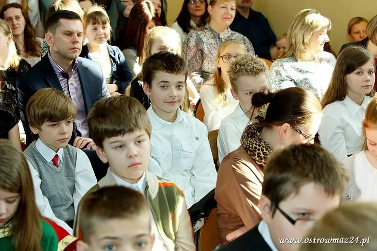 Święto szkoły podstawowej (zdjęcia, wideo)