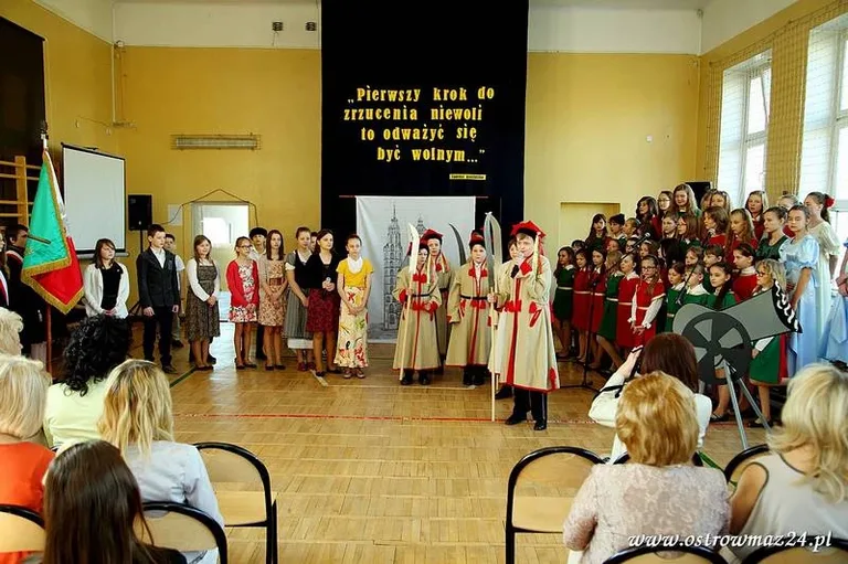 Święto szkoły podstawowej (zdjęcia, wideo)