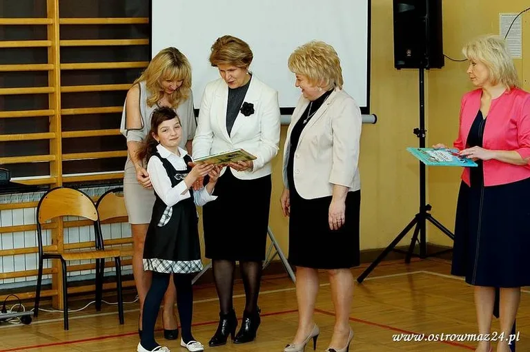 Święto szkoły podstawowej (zdjęcia, wideo)