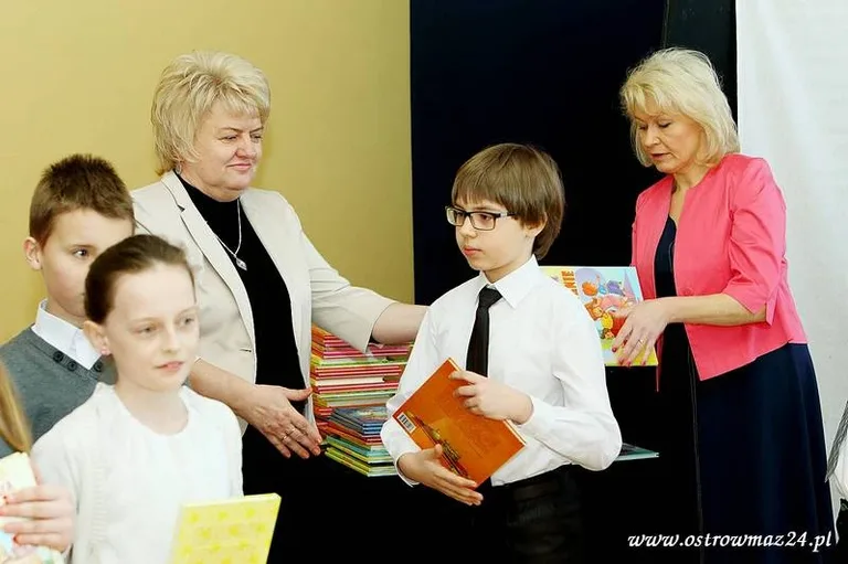 Święto szkoły podstawowej (zdjęcia, wideo)