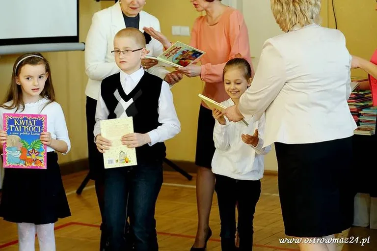 Święto szkoły podstawowej (zdjęcia, wideo)