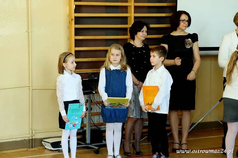 Święto szkoły podstawowej (zdjęcia, wideo)