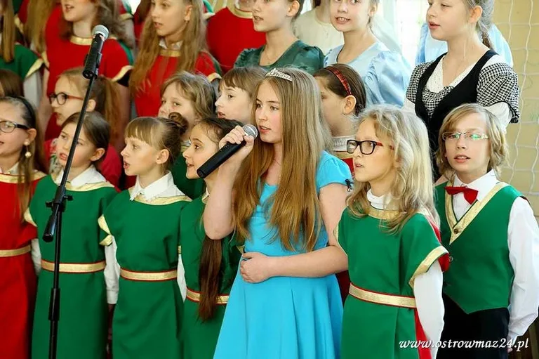 Święto szkoły podstawowej (zdjęcia, wideo)