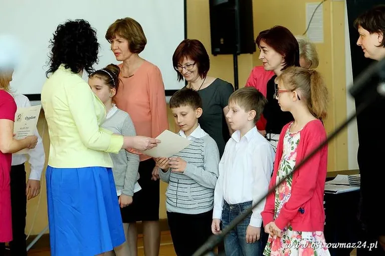 Święto szkoły podstawowej (zdjęcia, wideo)